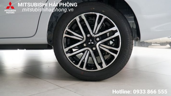 Lazang-mitsubishi-attrage-hop-kim-son-den